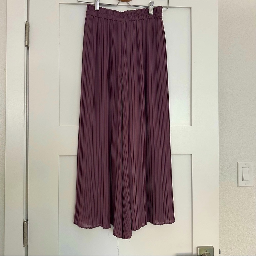 Uniqlo Wide Leg Pleated Pants in Plum